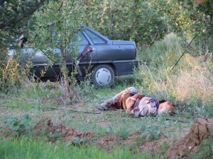 Boğazı Kesik,Tüfekle Vurulmuş Vaziyette Bulundu