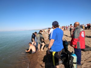 Simitle Yüzerken Göle Düşen Kızını Kurtaran Baba Kendisi Boğuldu
