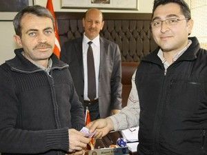 Yolda bulduğu 500 avroyu sahibine teslim etti