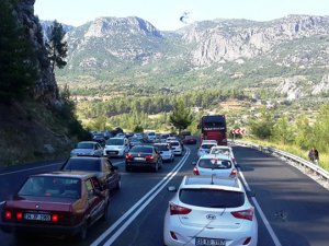 Konya-Antalya karayolunda bayram yoğunluğu