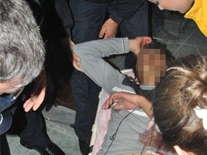 Sokaktan geçme diyen şahsı bıçakladı