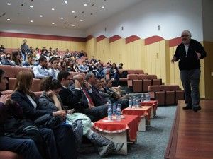 Reklâmcı adayları tecrübe ediniyor