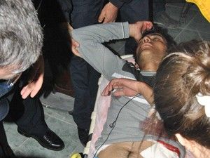 Sokaktan geçme diyen şahsı bıçakladı