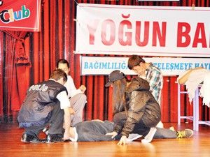 Tiyatro yarışmasında elemeler başladı