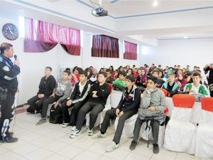 Merve Eğitim öğrencileri polisi ziyaret etti