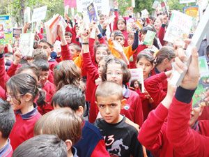 Öğrenciler okuma bilinci için eylem yaptı