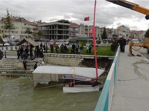 Beyşehir'de iki tekne battı