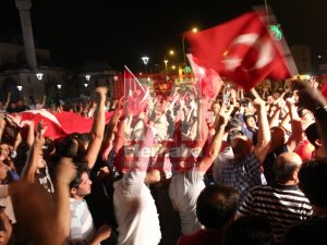 Konya halkı meydanlara indi