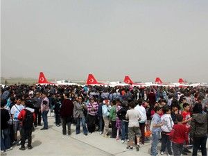 Türk Yıldızları'nın şovuna rüzgar engeli