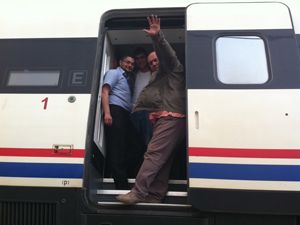 Hızlı tren hareket etti