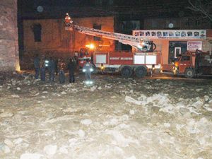 Boş evde çıkan yangın söndürüldü