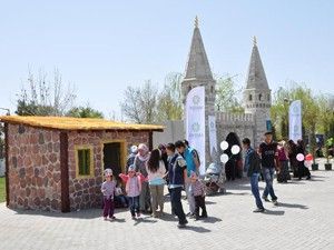 Çocuklardan Meramın Masal Evleri'ne ilgi