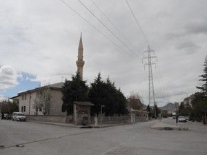 Şehri elektrik telleriyle ördüler