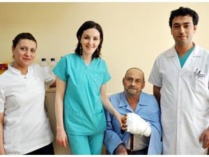 Eli 7 saatte dikildi