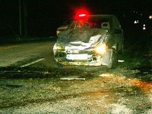 Karaman'da otomobil koyun sürüsüne daldı: 2 yaralı