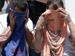 Yunanistan'a kaçan 8 askere 2'şer ay hapis cezası