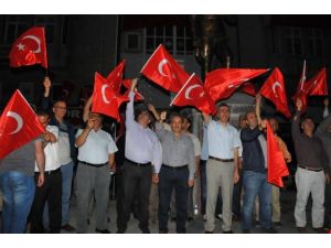 Akşehir’de Demokrasi Nöbeti Sürüyor