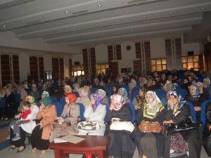 Dost Elinden sevgi dolu sesleniş