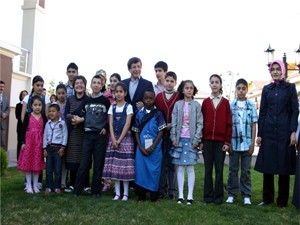 Davutoğlu ailesi çocukları ağırladı