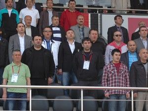 Konyaspor yönetimi takımı yalnız bırakmadı