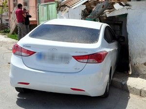 Sigara kaçakçıları kaza yapınca yakalandı