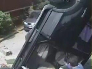 Sürücü fren diye gaza bastı