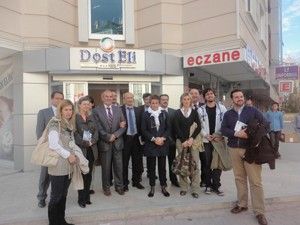 Avrupalı temsilciler Dost Eli Derneğini ziyaret etti