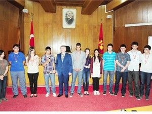 YGS'de dereceye giren öğrenciler ödüllendirildi