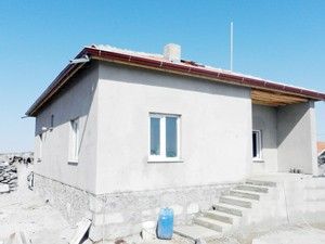 Emirgazide iki muhtaç aileye ev yaptırıldı