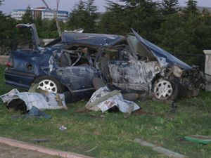 İşçileri taşıyan otomobil takla attı: 2 ölü 4 yaralı