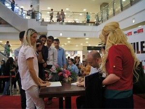 Kahraman Tazeoğlu, Bambaşkayı imzaladı
