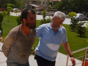 Telefon dolandırıcısı suçüstü yakalandı