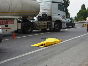 Otomobilin çarptığı motosikletin sürücüsü öldü