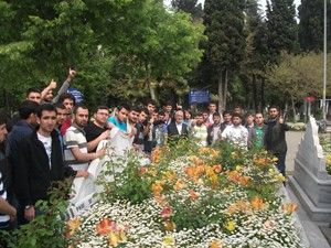 Erbakan'ı kabri başında andılar