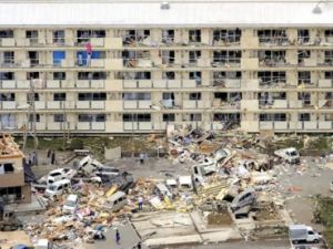 Japonya'da hortum, tsunami gibi vurdu