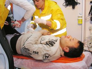 Bıçaklı kavgada bir kişi yaralandı