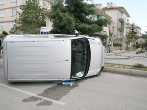 Sınav stresi atarken kaza yaptı