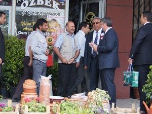 Akyürekten, kaldırım işgali uyarısı