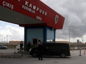 Cezaevi önünde çatışma çıktı