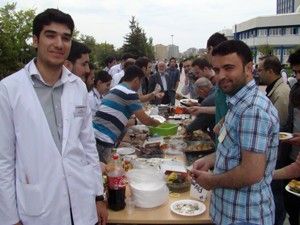 SÜ Tıp Fakültesi Öğrencileri'nden kermes