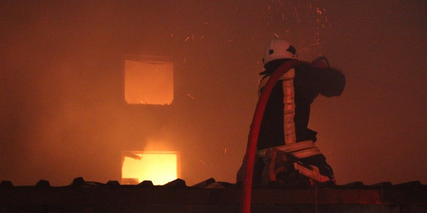 Konya’da mobilya fabrikasında yangın