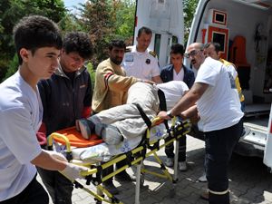 İskeleden düşen inşaat işçisi yaralandı