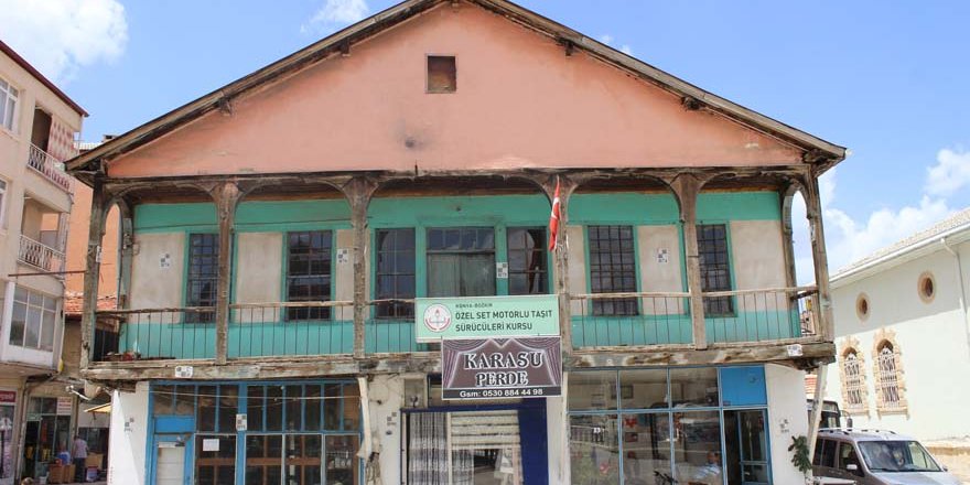 Tarihi eski belediye binasının restorasyonu tamamlanıyor