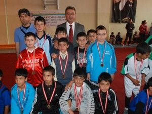 Karatayda lisanssız sporculara ödül