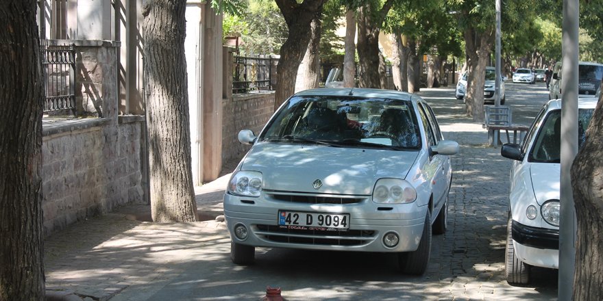 Bisiklet yolunu işgal etti