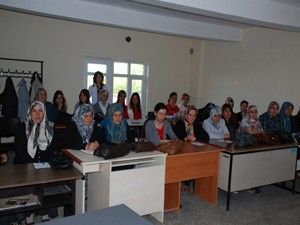 Sarayönü'nde kadınlara yönelik kuaförlük kursu açıldı