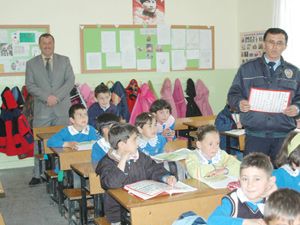 Karapınar'da öğrencilere trafik eğitimi dersi