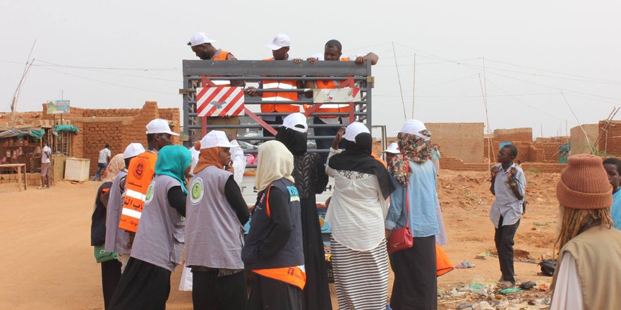 Ribat Sudan'da çadır dağıttı