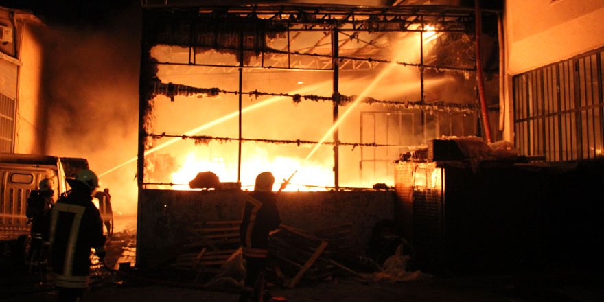 Konya'da 3 işyeri ve 1 kamyonet yandı