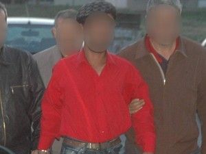 Karısını sokak ortasında 11 bıçak darbesiyle öldürdü